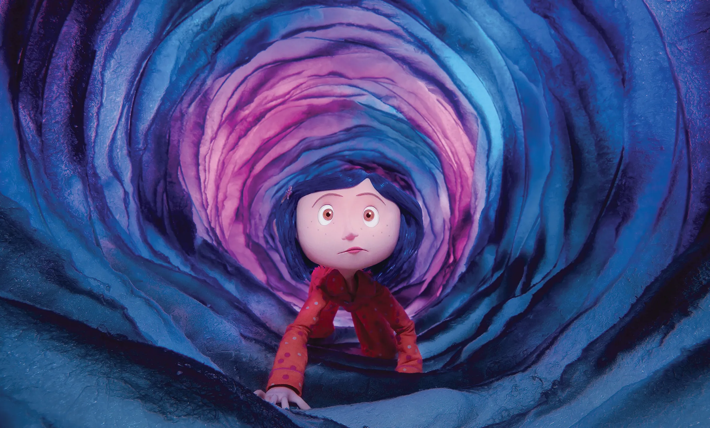 Coraline crawling through the Other World tunnel